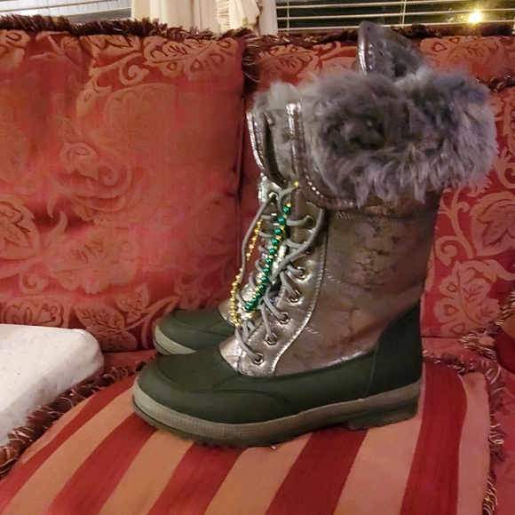 Grey and Pewter Snow boots - Picture 2 of 3